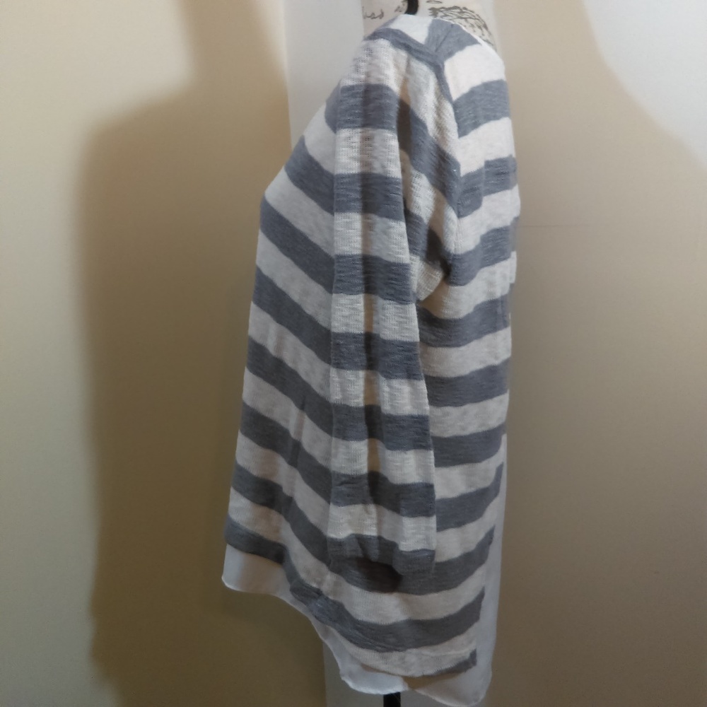 WHBM Gray White Tunic Top 3 ITEMS FOR $25 - Picture 4 of 5